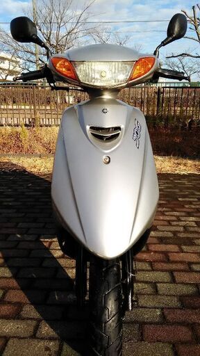 優れたエンジン。 (ヤマハジョグSA36J。)  バックタイヤは新品です。 フロントタイヤは新品です。 バックブレーキパッドは新品です。 フロントブレーキパッドは新品です。 シートカバーは新品です。 水冷バイク。