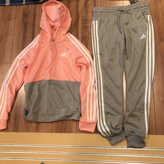 adidasのジャージ上下セット