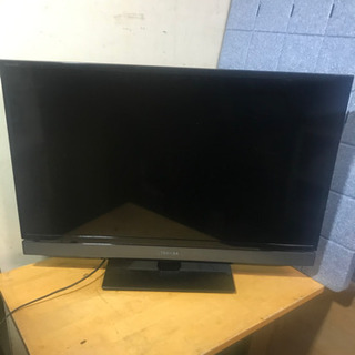 中古　TOSHIBA 液晶カラーテレビ　32型　2012⁈