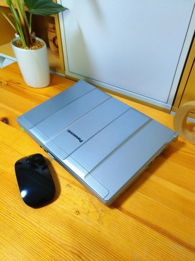 corei5でメモリ6Gの超高性能Panasonic★　コンパクト軽量で持ち運びも便利♪　頑丈堅牢！　大容量320G　高速★　パナソニック　Panasonic　レッツノート　　壊れにくい　最新Windows10　64Bit　　高級感のあるメタリックシルバー　12.1インチ　マウス付き 　ノートパソコン　無線LAN　Wi-Fi対応