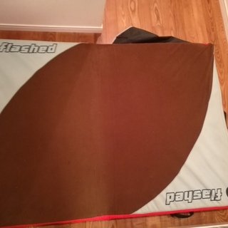 ボルダリングマット　FLASHED CLIMBING