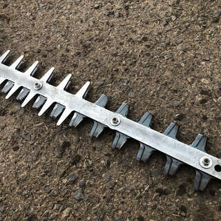 農機具店の未使用展示品 プロ向 両刃 Husqvarna E-tech ハスクバーナー