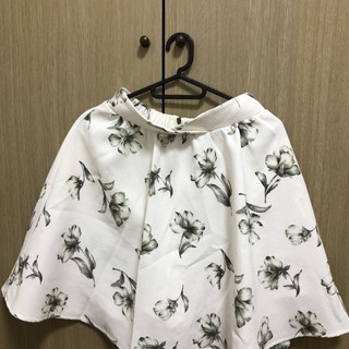 美品　花柄スカートM