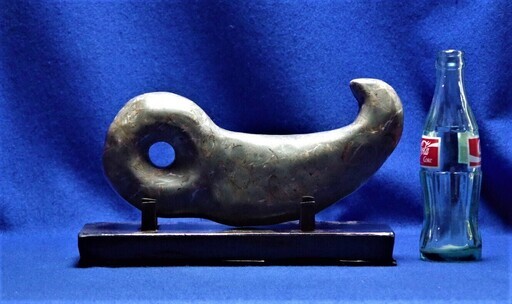 2.8ｋｇ　特大化石勾玉