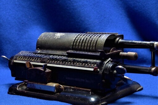 マルゼン計算機「 MODEL18」ビンテージ 手回し 手動式 機械式