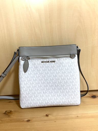 MICHAEL KORS  斜めがけカバン