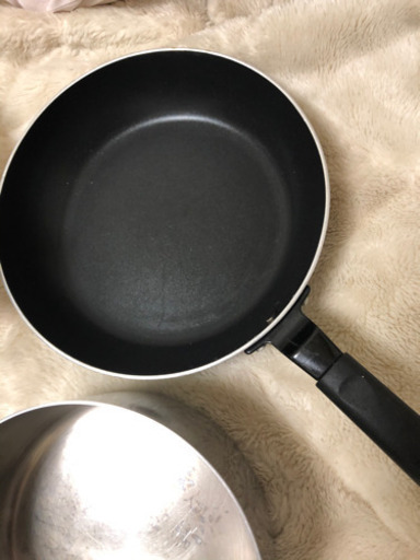 テフロン加工のフライパンです