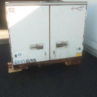 3tでも配送可】 小さめ アルミコンテナ 長さ約273cm×幅168cm×高さ154cm