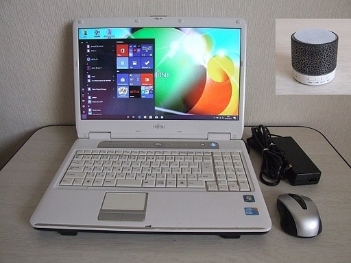 高速SSD240GB搭載 FUJITSU LIFEBOOK AH550/5Aノートパソコン　9　おまけLED Bluetoothスピーカー