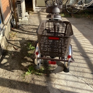 三輪自転車 シルバー 取りに来られる方大歓迎です。 電動アシスト 大人