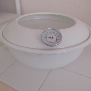 <<新品未使用>> ホーロー製天ぷら鍋（温度計付き）　23cm