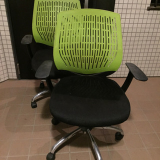 【リフレッシュプロジェクト55/300】オフィスチェアー3つ 椅子 緑