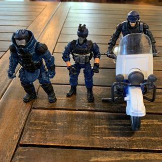 バイク、ヘリコプター、警察官人形セット