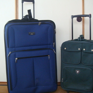 （旅行スーツケース）skyway (青色）、poly-pac(緑色）