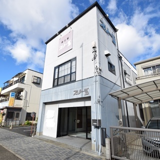 駐車スペース５台分備えた、住居付き店舗 - 名古屋市
