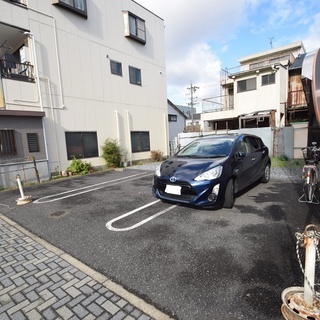駐車スペース５台分備えた、住居付き店舗 − 愛知県