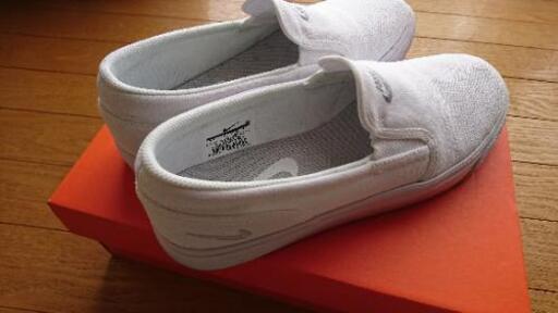 ナイキ白スニーカー スリッポン チョコ 西京極の靴 スニーカー の中古あげます 譲ります ジモティーで不用品の処分