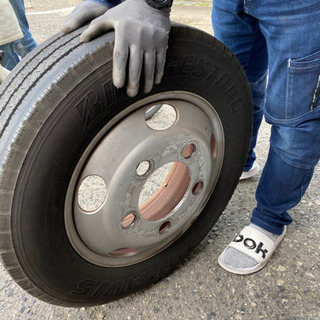 トラック用タイヤ