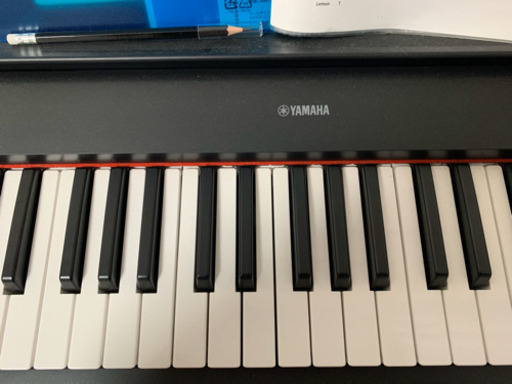 YAMAHA 電子キーボード piaggero NP-12B