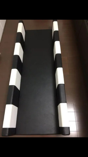 腹ばいトラック