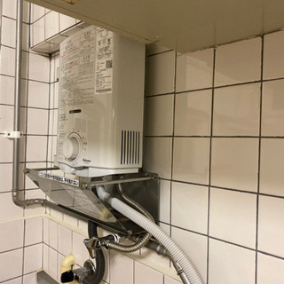 給湯器と取り付け用具