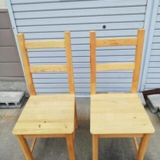 シンプルな木製の椅子２脚セット