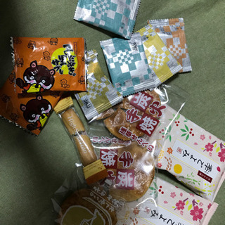 12月末〜現在までに貯まったお菓子　せんべい多め