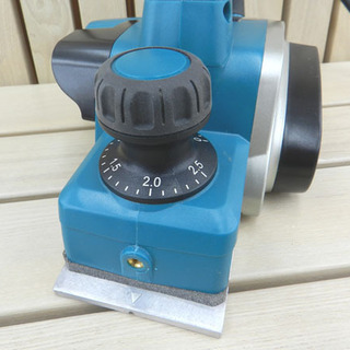 マキタ 電気カンナ KP0800ASP 切削幅82mm 替刃式 二重絶縁 ブレーキ付 鉋