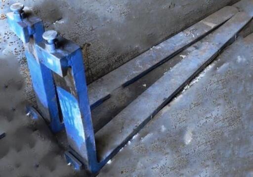 フォークリフトの部品　第2段　(代筆)
