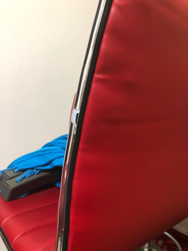 ニトリの赤いイスとどこかの白いイス ナスナス 日本ライン今渡の椅子の中古あげます 譲ります ジモティーで不用品の処分