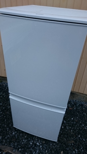 シャープ（SHARP ）2015年製　冷蔵庫2ドア　つけかえどっちもドア SJ-D14B-Wホワイト