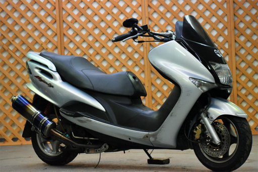 ☆マジェスティ125＊8443km＊低走行＊カスタム車＊ローダウン＊アルミエンジンハンガー＊下取り全国配送も可能です☆彡