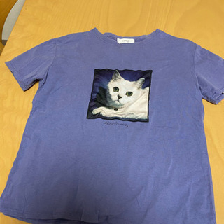 可愛いネコのTシャツ