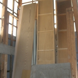 引取限定　ひば柱約20本ほか角材・天井材・ラワン木箱 引取限定 ひば柱約20本ほか角材・天井材・ラワン木箱