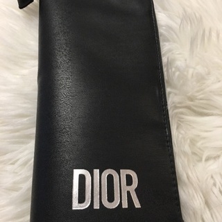 ⑧DIORのポーチ