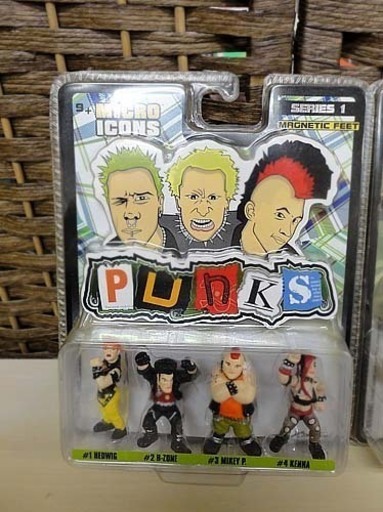 激レア 保管未開封 Micro Icons フィギュア Punks Commandos 人形 2セット 8体 マイクロアイコンズ ブリスター モノハウス 白石 白石のフィギュアの中古あげます 譲ります ジモティーで不用品の処分