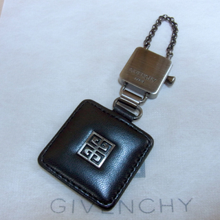 南12条店 GIVENCHY ジバンシー レザーキーホルダー