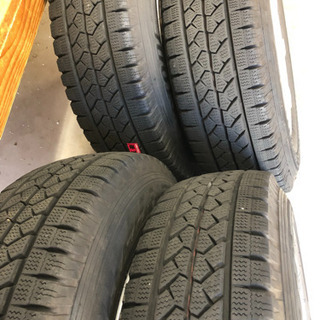 ハイエース スタッドレスタイヤ 4本セット