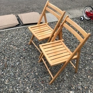 決まりました　折りたたみ木製の椅子