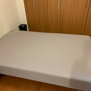 IKEAのセミダブルのベッド