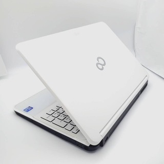 富士通 Corei7 メモリ4GB SSD128GB ノートパソコン