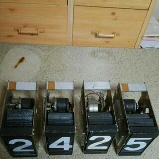 鉄道時刻表示盤（電動)