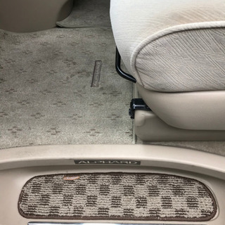 10系 アルファード スカッフプレートとステップマット