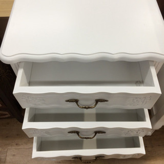 Victorian Mahoganyのロココ調サイドチェスト入荷致しました！