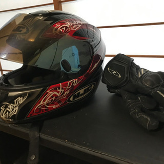 Mサイズ　ヘルメットと赤い半キャップ