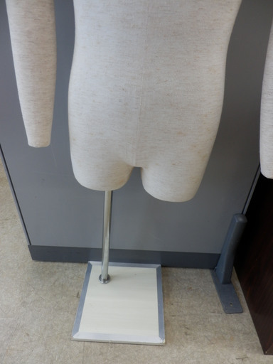 男性型トルソー メンズ マネキン 右腕可動 高さ可変 メーカー記載なし 使用感有り アパレル ブティック ペイペイ対応 札幌市西区西野 男性型トルソー メンズ マネキン 右腕可動 高さ可変 メーカー記載なし