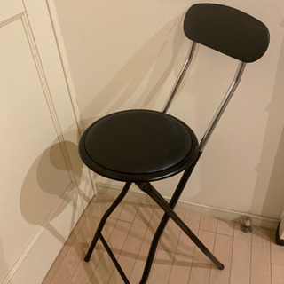 シンプルな椅子