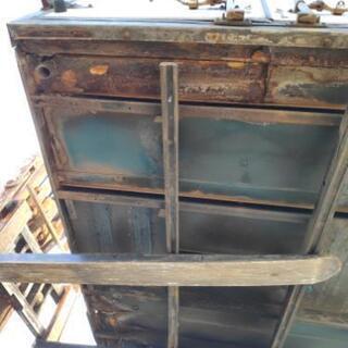 サビの多いコンテナ 通常使用には問題なし 状態はジャンク品に近い