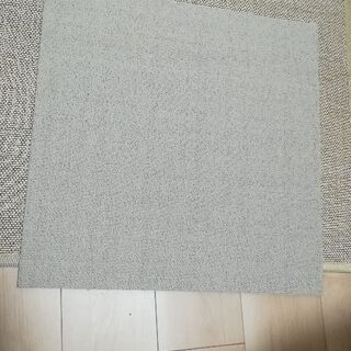 ベージュ　タイルカーペット4枚　50×50