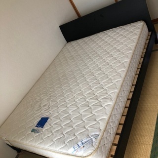 ダブルベッド